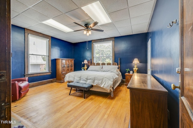 522 Alabama St, Bristol, TN 37620 - bedroom featuring wood finished floors, a drop ceiling, and ceiling fan