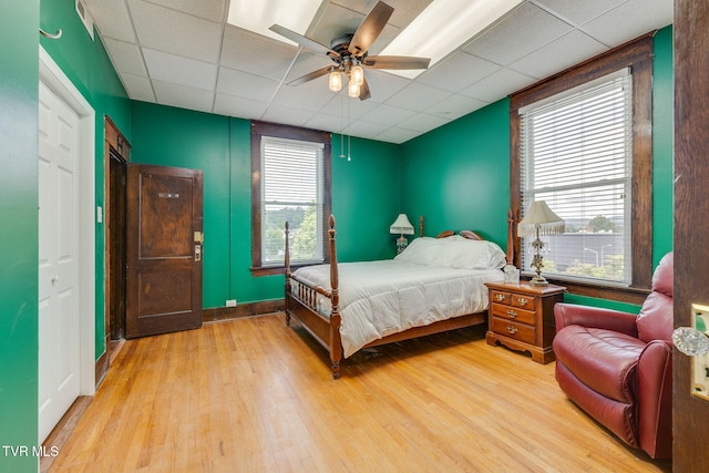 522 Alabama St, Bristol, TN 37620 - bedroom featuring a drop ceiling, wood finished floors, and ceiling fan
