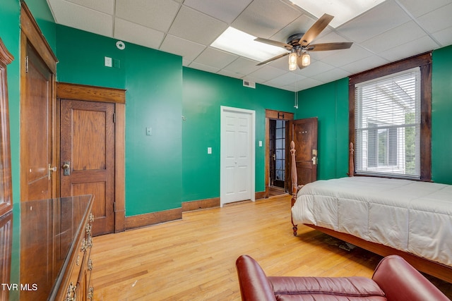 522 Alabama St, Bristol, TN 37620 - bedroom featuring a drop ceiling, light wood-type flooring, and ceiling fan