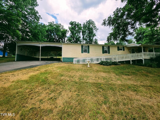 222 Warren Dr, Big Stone Gap, VA 24219 - view of front facade featuring asphalt driveway, a front yard, and a carport