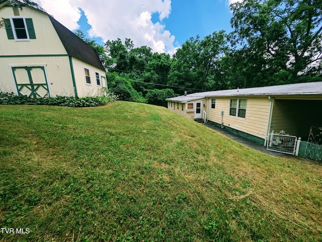222 Warren Dr, Big Stone Gap, VA 24219 - view of green lawn featuring a barn and an outbuilding