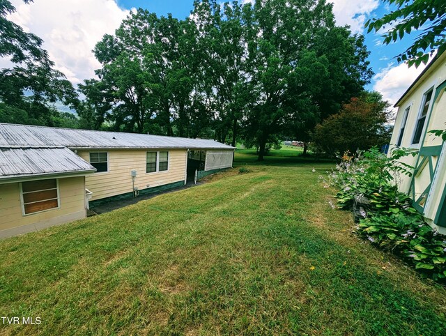 222 Warren Dr, Big Stone Gap, VA 24219 - view of grassy yard