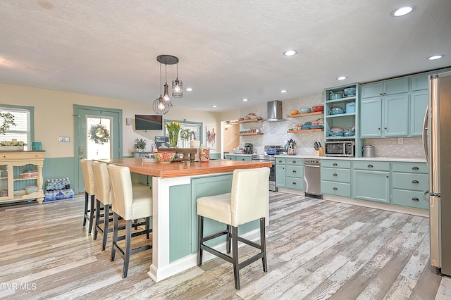 1108 Glen St, Bristol, TN 37620 - kitchen with stainless steel appliances, light wood-style flooring, open shelves, a breakfast bar area, and recessed lighting