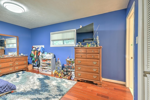 1108 Glen St, Bristol, TN 37620 - bedroom featuring wood finished floors and a textured ceiling