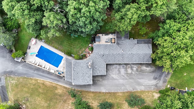 1108 Glen St, Bristol, TN 37620 - drone / aerial view of a pool