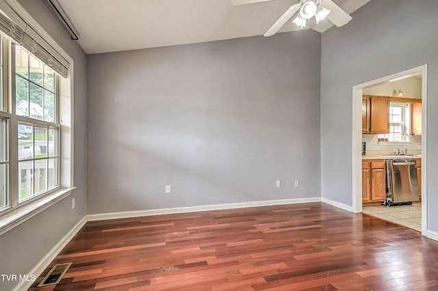 104 Saint James Pl, Bristol, TN 37620 - photo 4