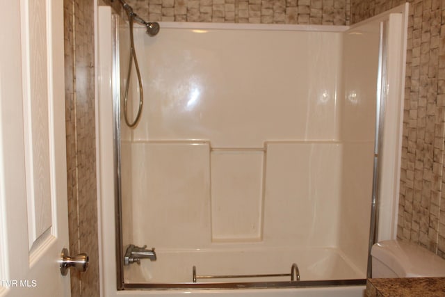 402 Beeline Rd, Duffield, VA 24244 - full bath featuring washtub / shower combination and toilet