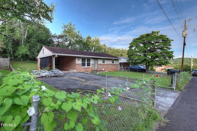 610 Bingham St, Elizabethton, TN 37643 - photo 2