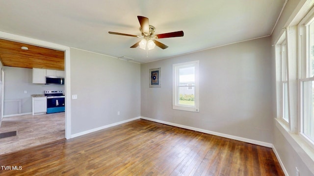 124 Mary St, Mountain City, TN 37683 - photo 17