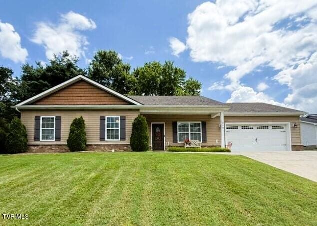 219 Parkway Blvd, Elizabethton, TN 37643 - photo 1
