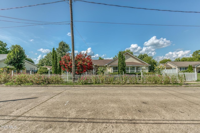 1026 Robertson St, Kingsport, TN 37660 - photo 2