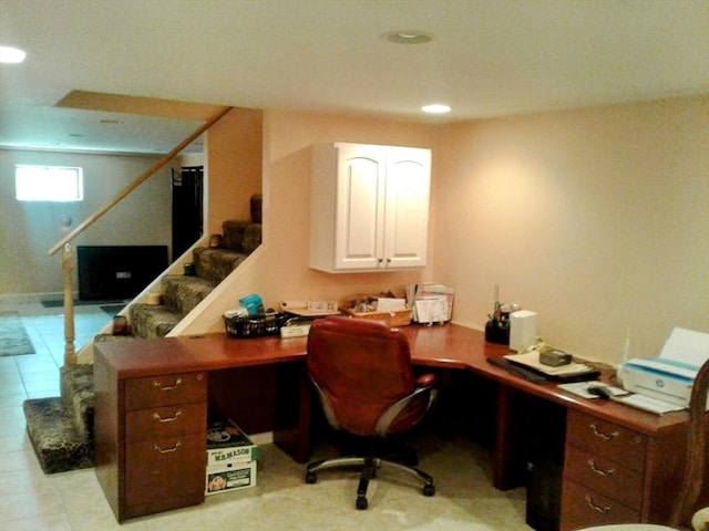 office with recessed lighting