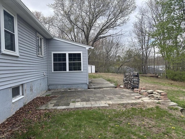 view of yard featuring a patio area