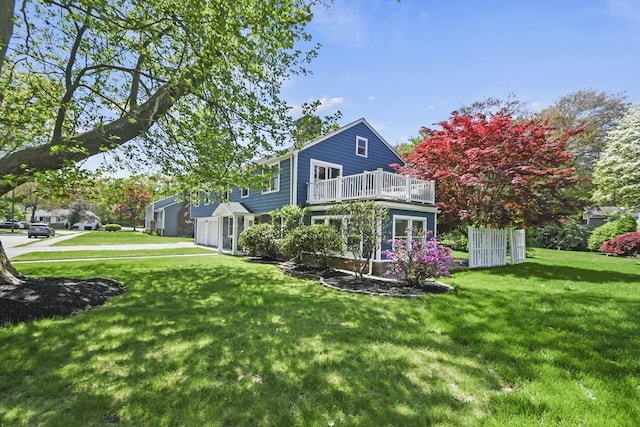 8 Longbow Cir, Lynnfield, MA 01940 - back of property featuring a lawn and a balcony