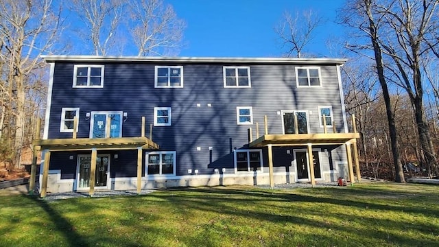 back of house featuring a yard