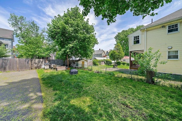 view of yard featuring a residential view