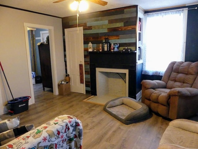 living room with ceiling fan, hardwood / wood-style floors, and crown molding