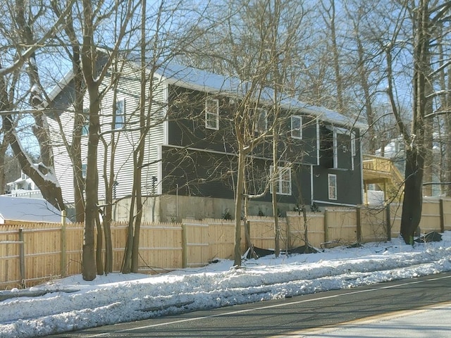 view of front of property featuring fence