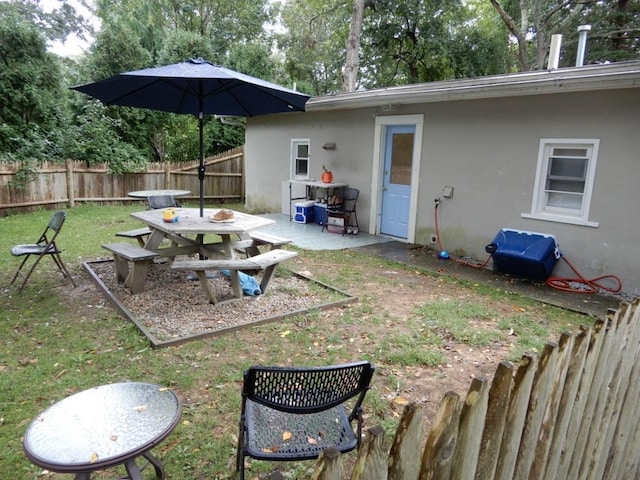 view of yard with a patio area