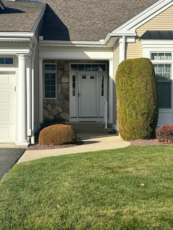 property entrance featuring a yard