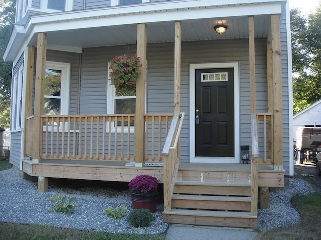 property entrance featuring a porch