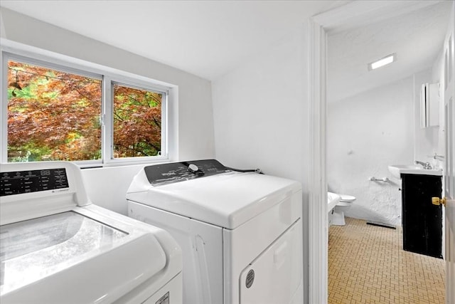 laundry room featuring washer and clothes dryer