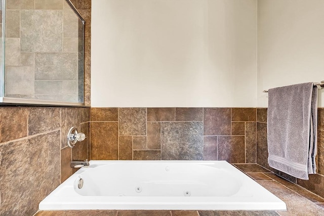 bathroom featuring a whirlpool tub