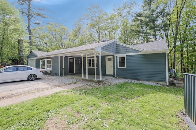252 Howe St, East Brookfield, MA 01515 - ranch-style home with a front yard and covered porch