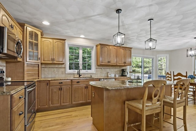22 Mikayla Ann Dr, Rehoboth, MA 02769 - kitchen featuring appliances with stainless steel finishes, a sink, healthy amount of natural light, light wood-type flooring, and recessed lighting