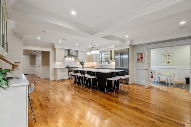 dining room featuring light hardwood / wood-style flooring, ornamental molding, and sink