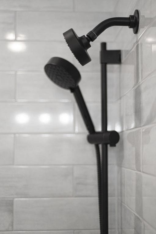 interior details with a tile shower