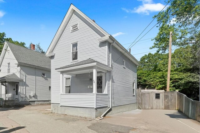 5 Eden Ct, Attleboro, MA 02703 - view of front facade featuring covered porch