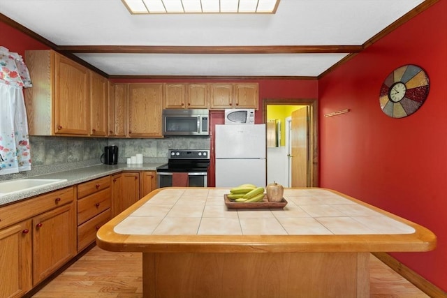 5 Eden Ct, Attleboro, MA 02703 - kitchen with stainless steel appliances, tile counters, tasteful backsplash, light wood-type flooring, and ornamental molding