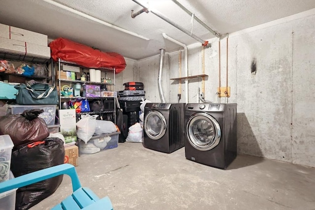 84 Tennis Plaza Rd Unit 46, Dracut, MA 01826 - washroom featuring independent washer and dryer