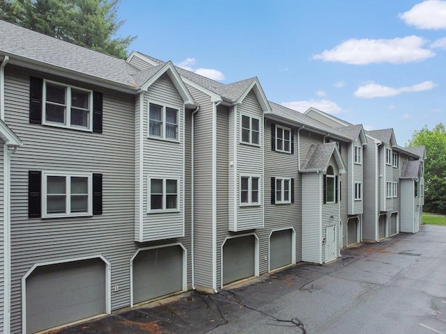 84 Tennis Plaza Rd Unit 46, Dracut, MA 01826 - view of side of home
