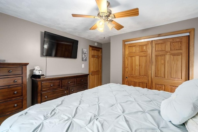 bedroom featuring a closet and ceiling fan