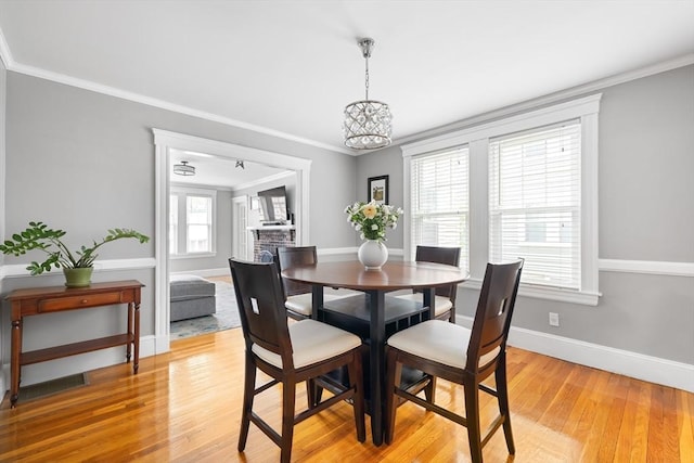 72 Edgecliff Rd Unit 72, Watertown, MA 02472 - dining room with light wood-type flooring, baseboards, crown molding, and a chandelier