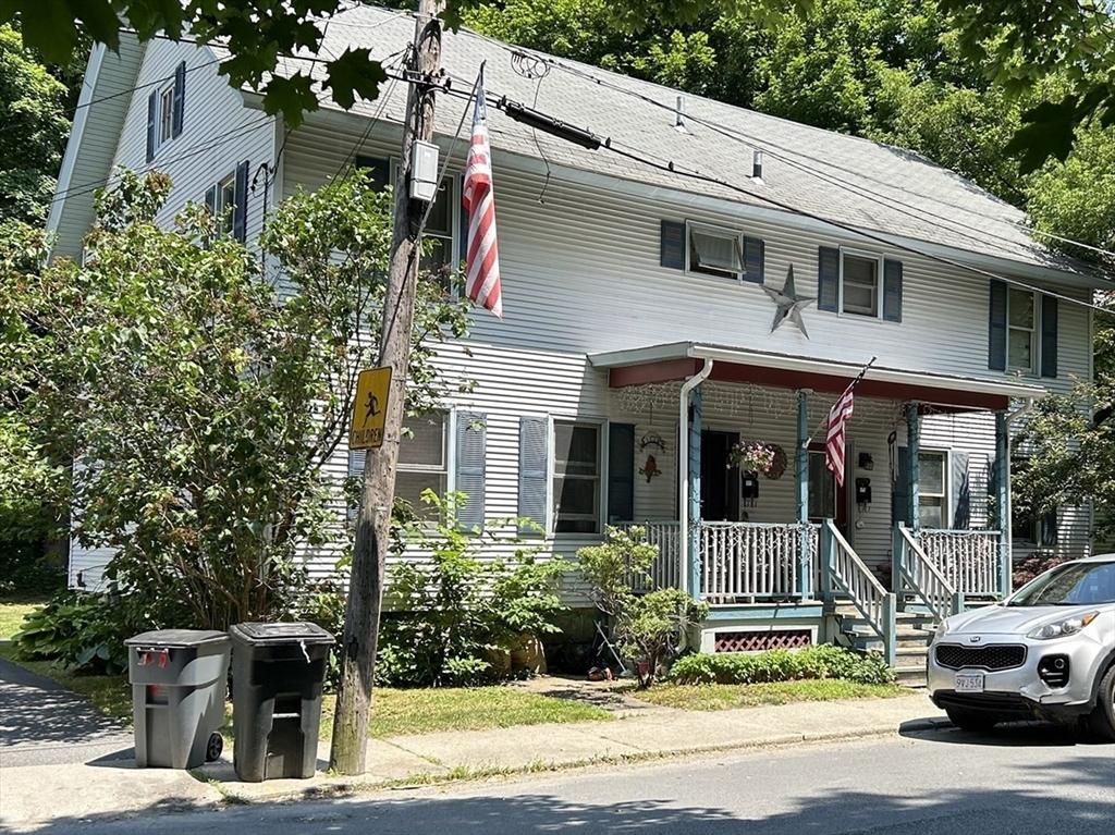 view of front of property with a porch