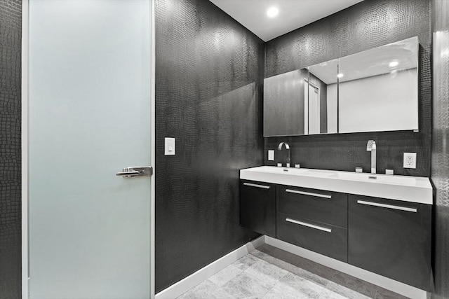 65 E India Row Unit 28Ef, Boston, MA 02110 - full bathroom featuring double vanity