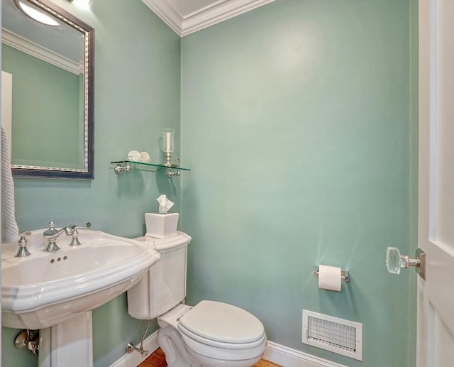 24 Cory Ln, Reading, MA 01867 - bathroom with ornamental molding, toilet, baseboards, and a sink