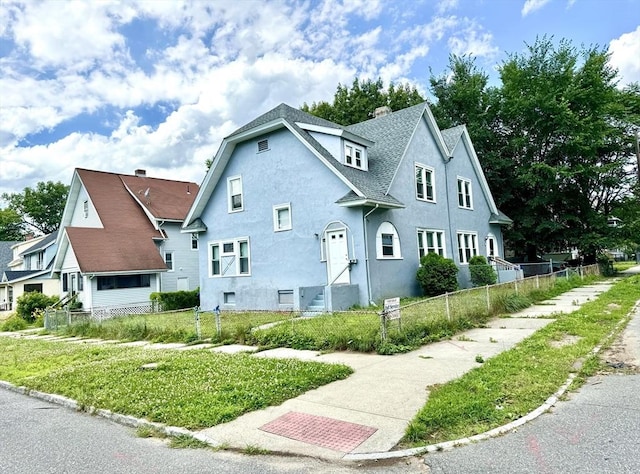 view of front property