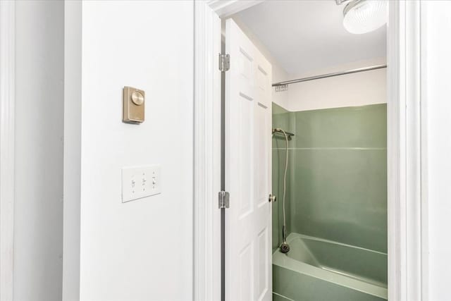 bathroom featuring shower / bath combination