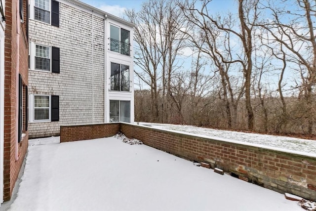 view of yard layered in snow