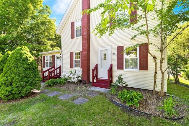 17 S High St, Ashburnham, MA 01430 - view of front facade featuring entry steps and a front lawn