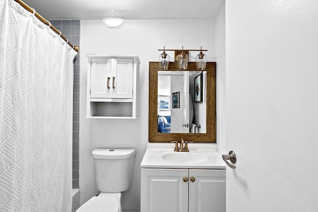 133 Commander Shea Blvd Unit 713, Quincy, MA 02171 - bathroom with vanity, toilet, and shower / bathtub combination with curtain