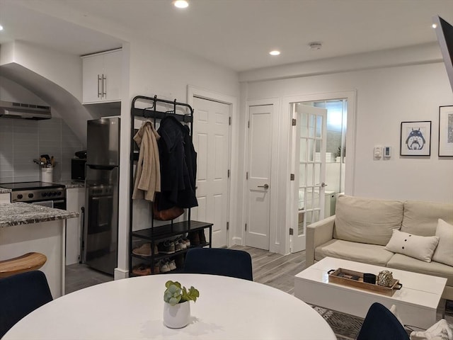 living area featuring light wood-style floors and recessed lighting