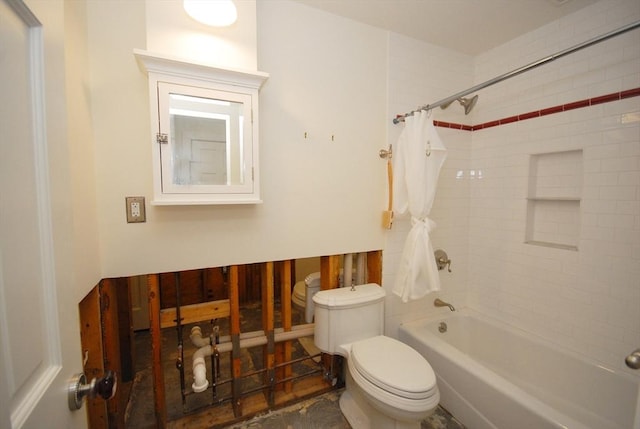full bathroom with toilet and shower / bathtub combination with curtain