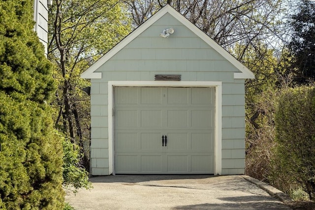 detached garage with driveway