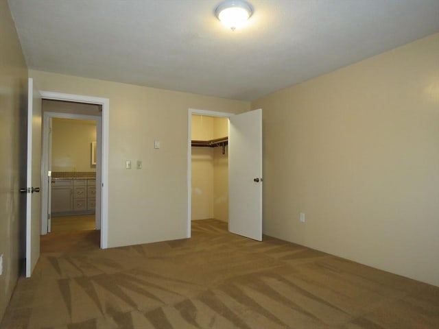 unfurnished bedroom with carpet and a closet