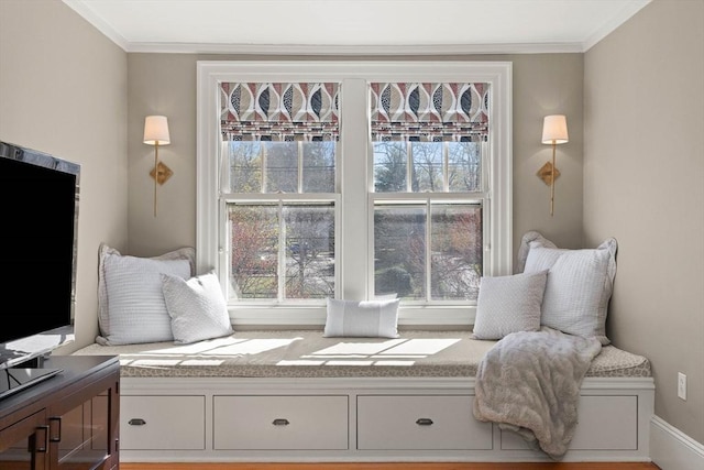 sitting room with crown molding